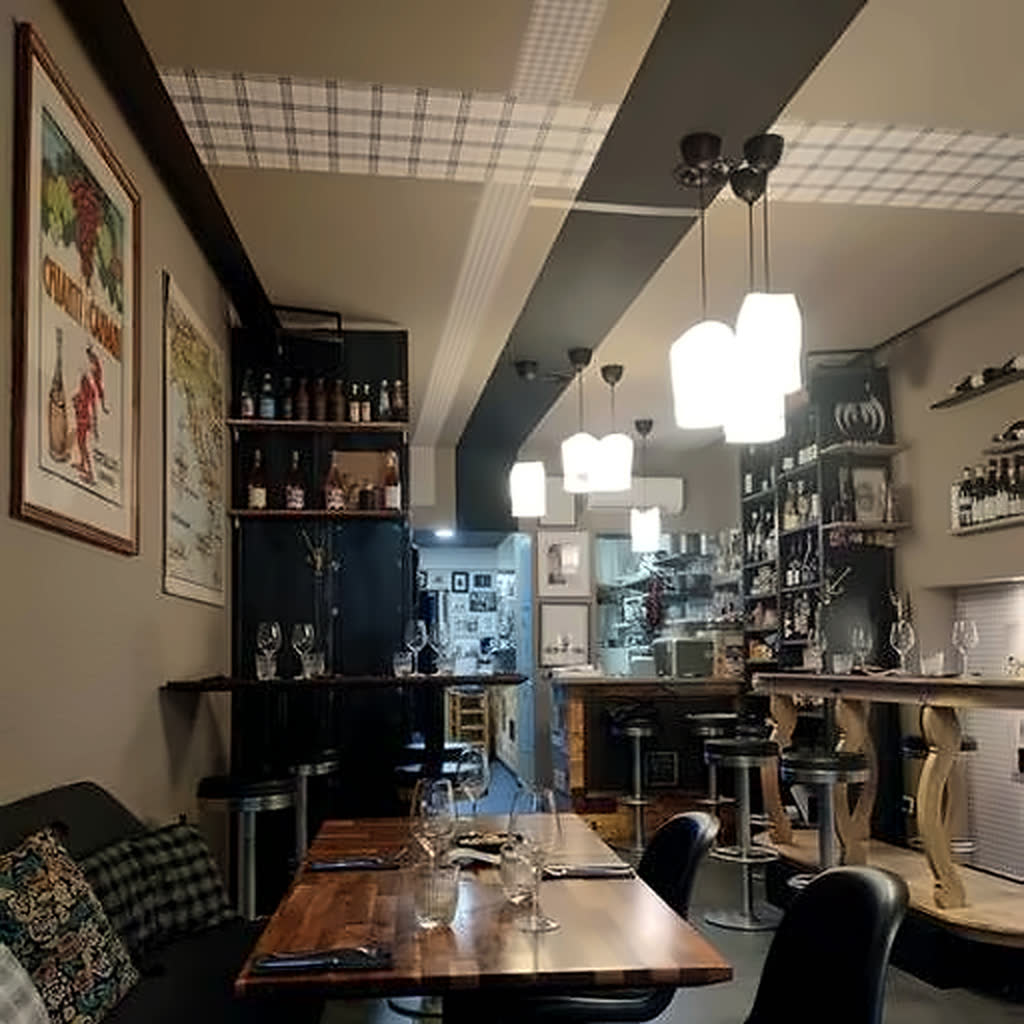 Salle principale de Cantino, comptoir et suspensions